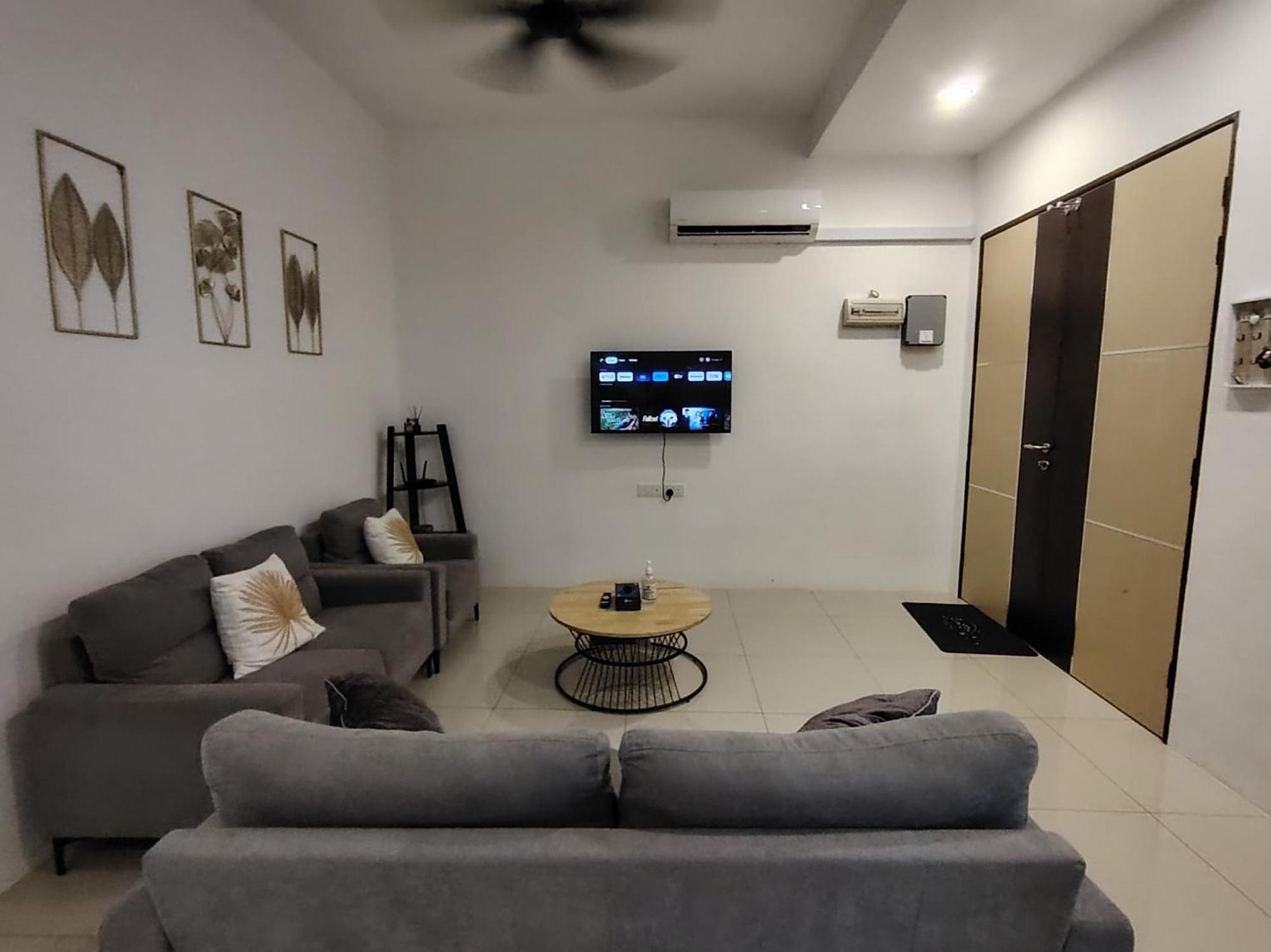 Jnj - Serene Shangrila, Luak With 4-bedroom Holiday home *