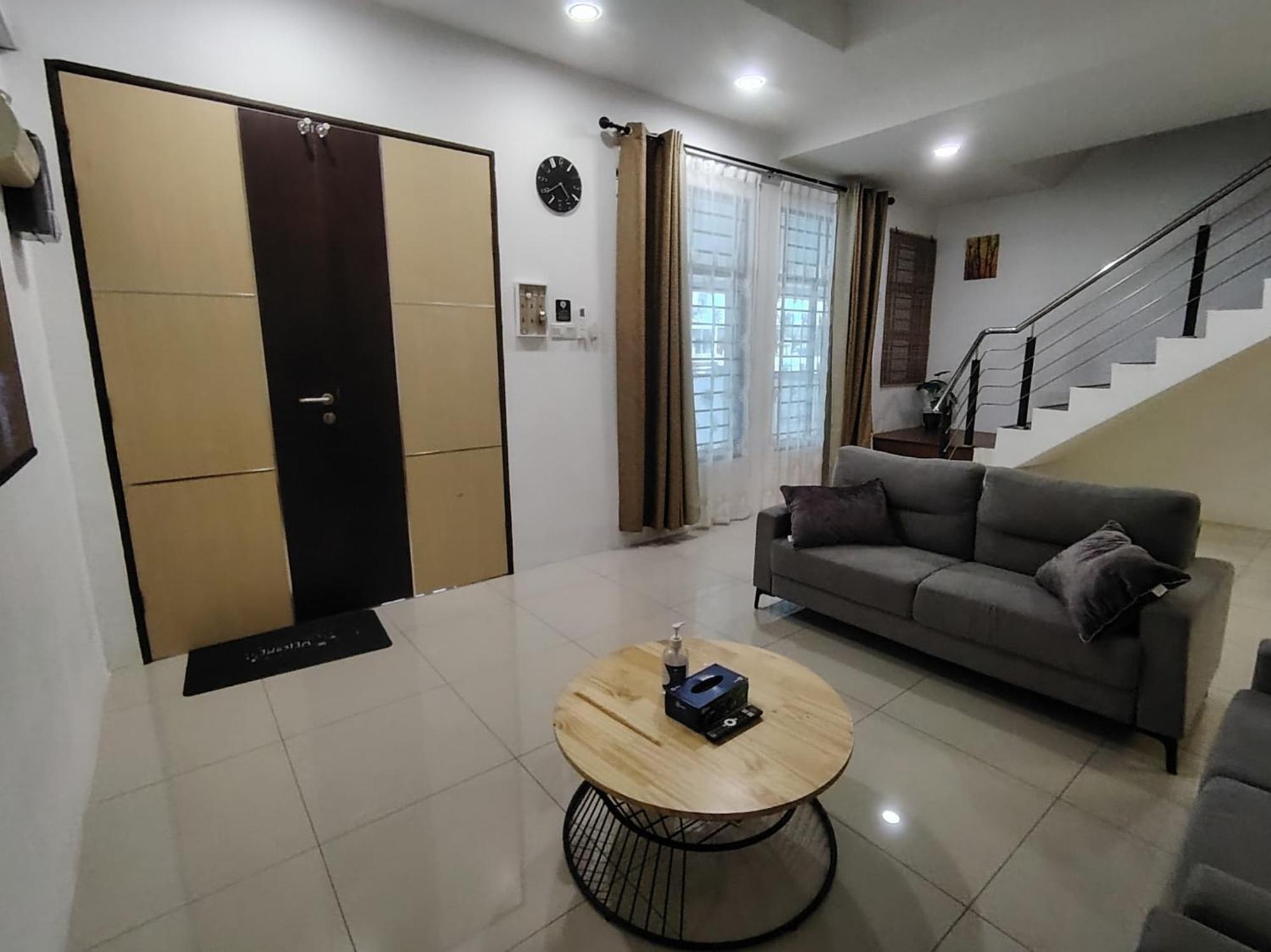 Jnj - Serene Shangrila, Luak With 4-bedroom Holiday home